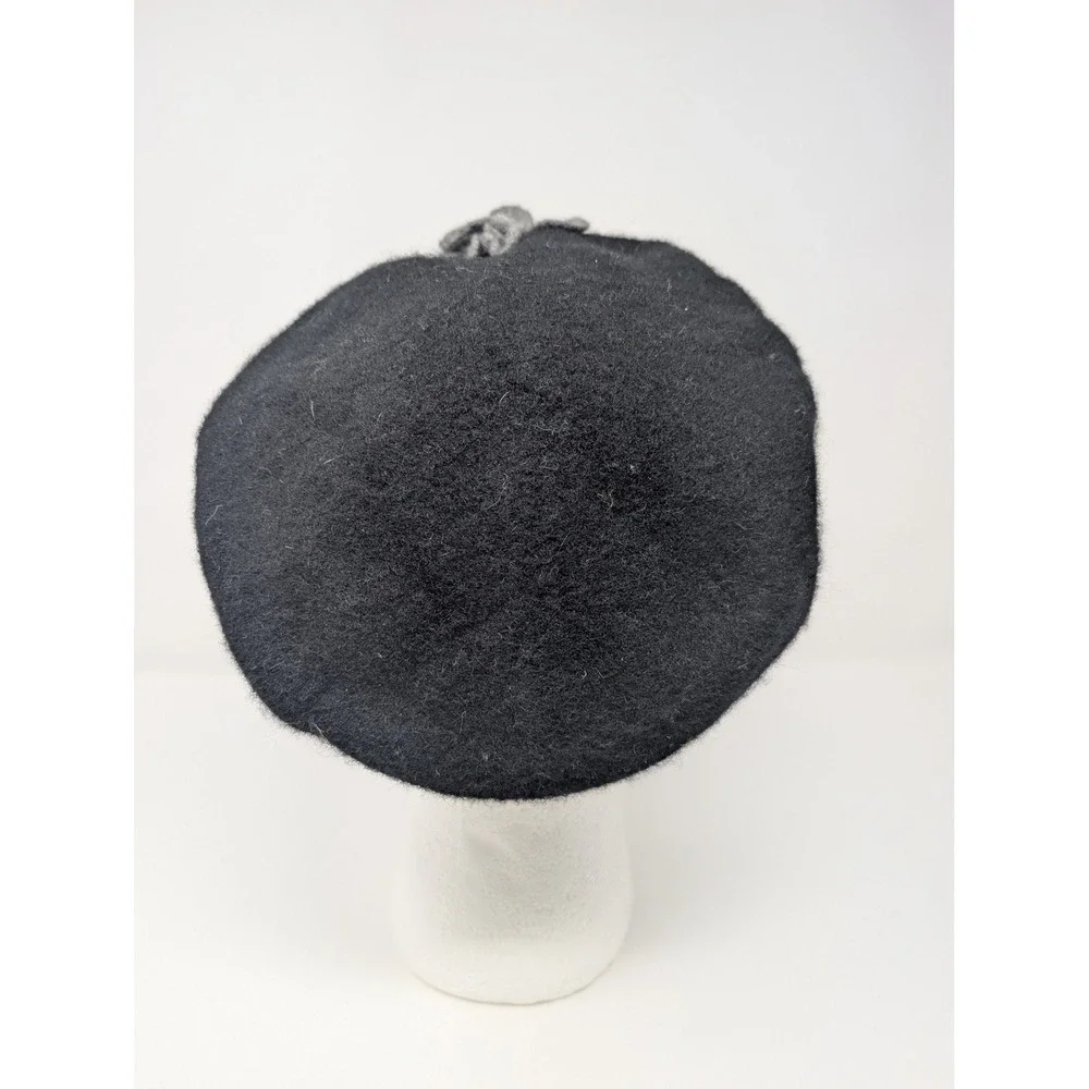 Vintage Style Wool Blend Beret Hat Gray Felt Floral Applique Parisian Chic Retro